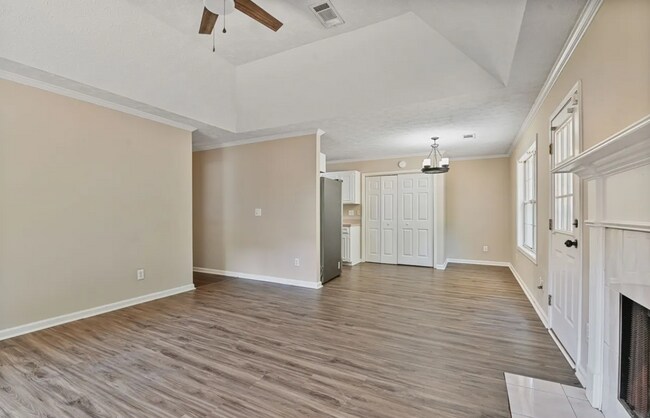 Building Photo - 393 Forest Park Dr