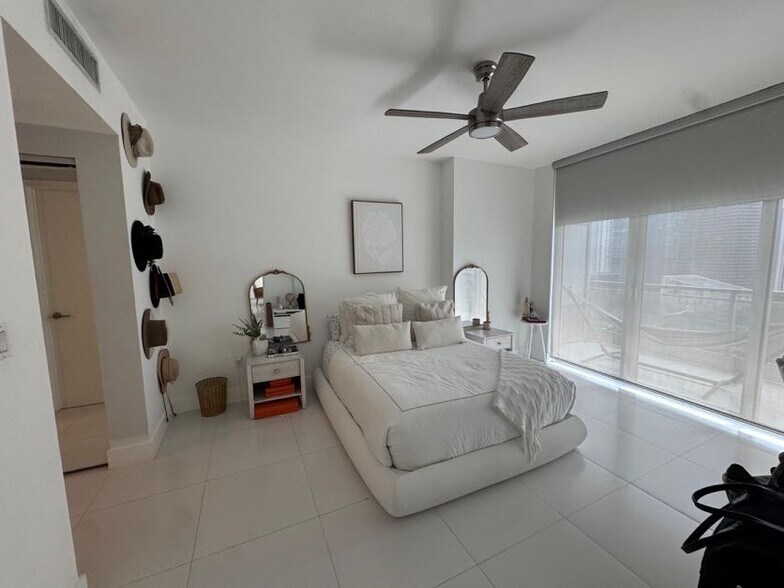 Building Photo - 92 SW 3rd St