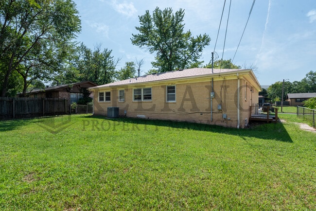 Building Photo - 1022 S Capri Ln