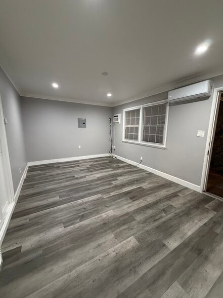 Living Room - 1483 1/2 Allison Ave