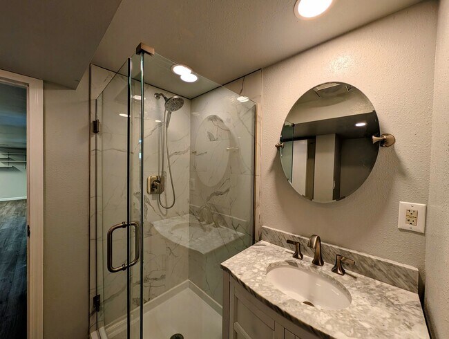 Building Photo - Low maintenance 3 bedroom!