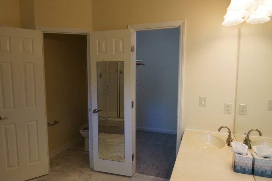 Building Photo - 204 Swiss Lake Dr