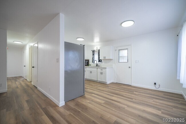 Building Photo - Versatile 3-Bedroom Home with Extended Spa...