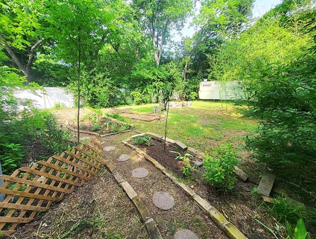 Building Photo - 8619 Groveland Dr