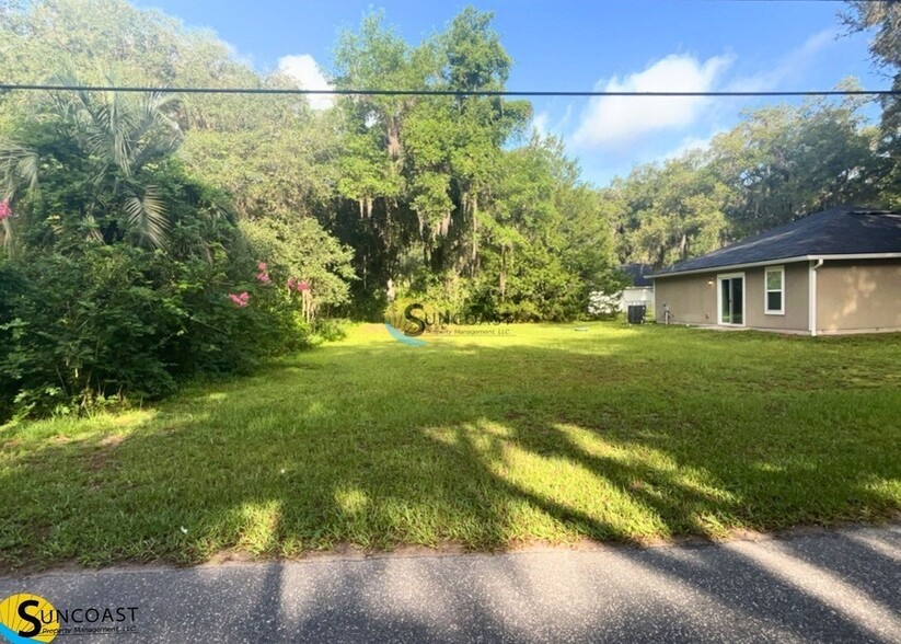 Building Photo - 8106 Ocala Ave
