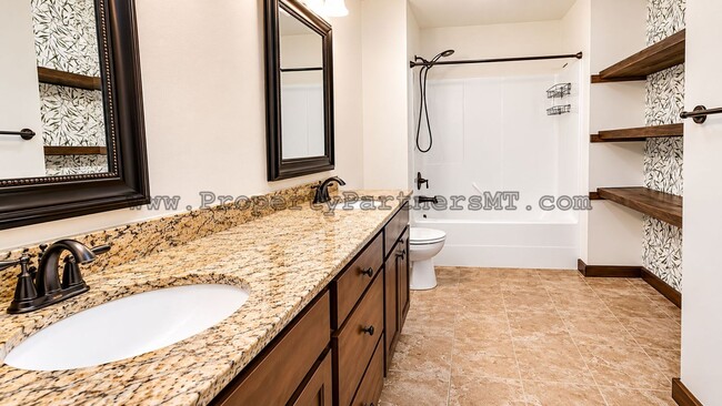 Building Photo - 3 Bed 2.5 Bath Upscale Condo