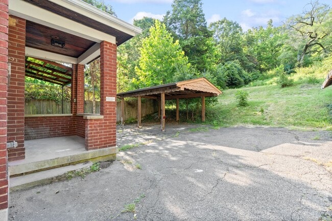 Building Photo - Newly Updated 3 Bed Home