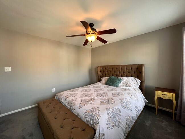 Building Photo - Heart's Desire End Unit Townhome 2700+ SqFt - Lowes Island