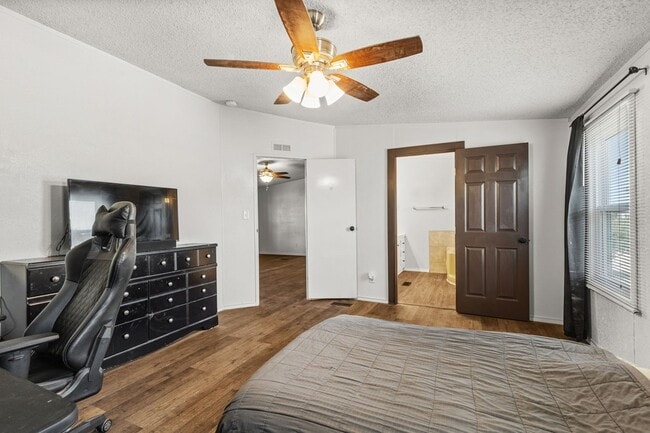 Building Photo - 4120 E Marigold St