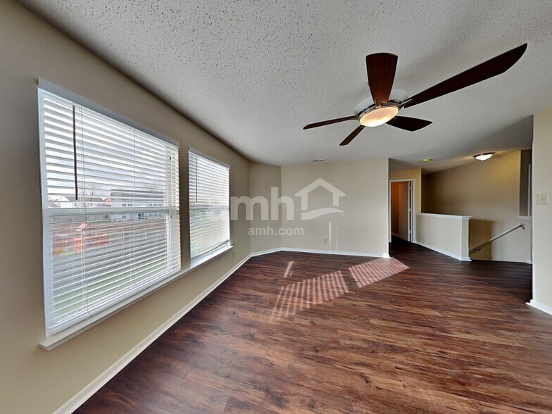 Building Photo - 1221 Redwood Dr