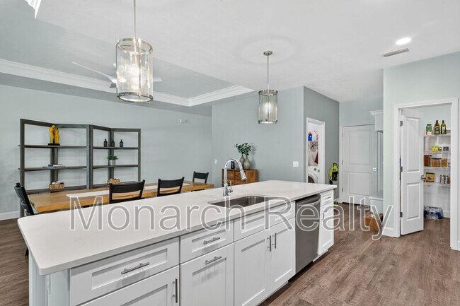Building Photo - 1075 SW 66th Ter