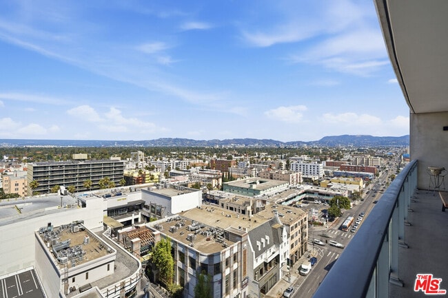 Building Photo - 3785 Wilshire Blvd