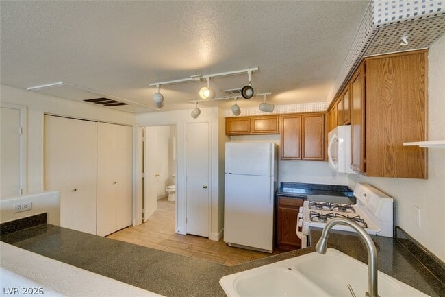 Building Photo - 9303 Gilcrease Ave