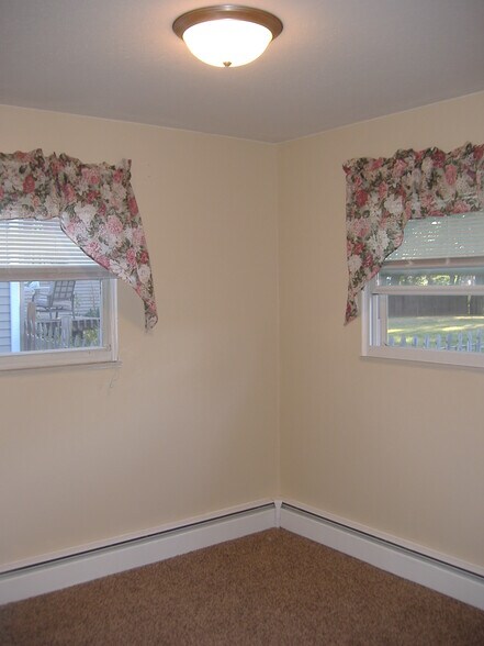 Building Photo - 717 6th Ave