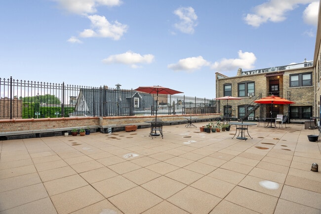 Building Photo - 2352 N Spaulding Ave