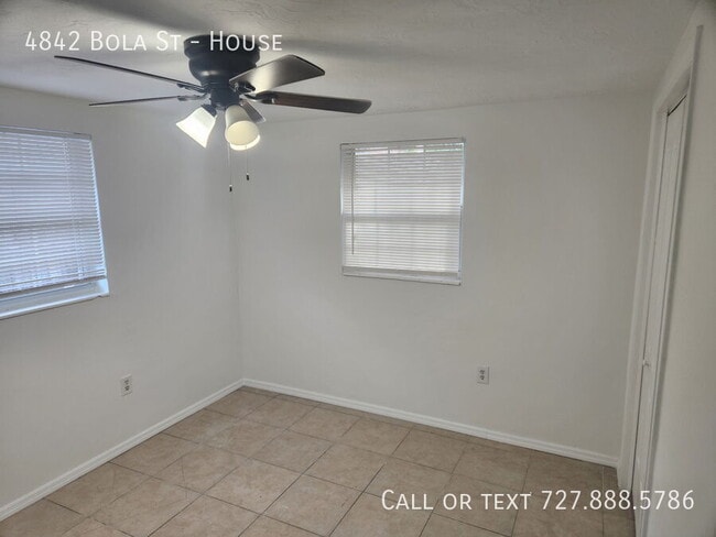 Building Photo - 4842 Bola St