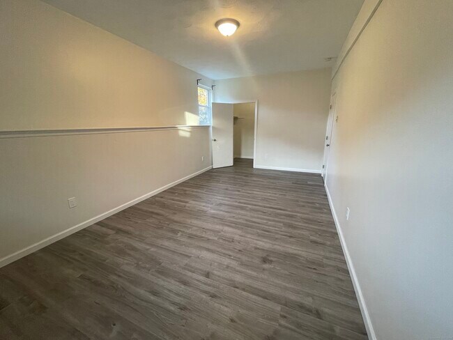 Building Photo - 513 Emmett St