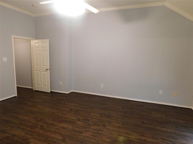 Building Photo - 4211 Creek Hollow Ln