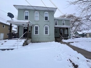 Building Photo - 1-Bedroom Unit Near Downtown Grand Rapids – On-Site Laundry!
