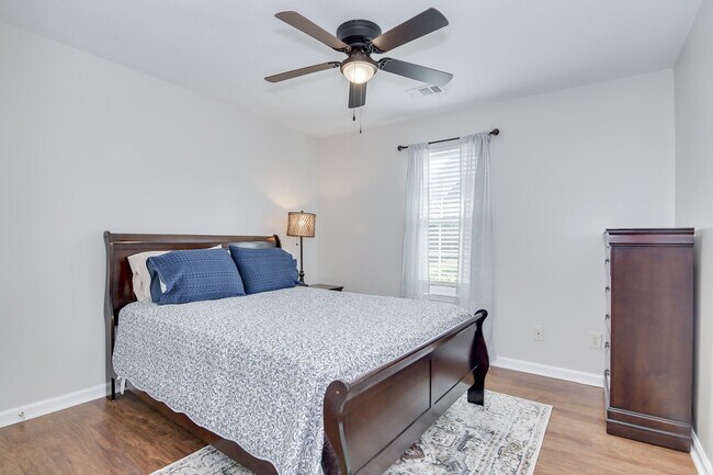 Building Photo - 2003 Helmsdale Ln