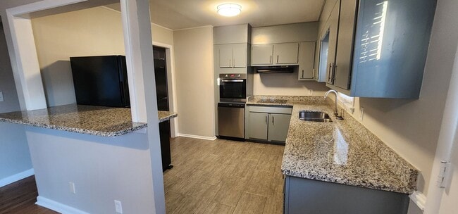 Building Photo - APARTMENT 2BR / 1BA