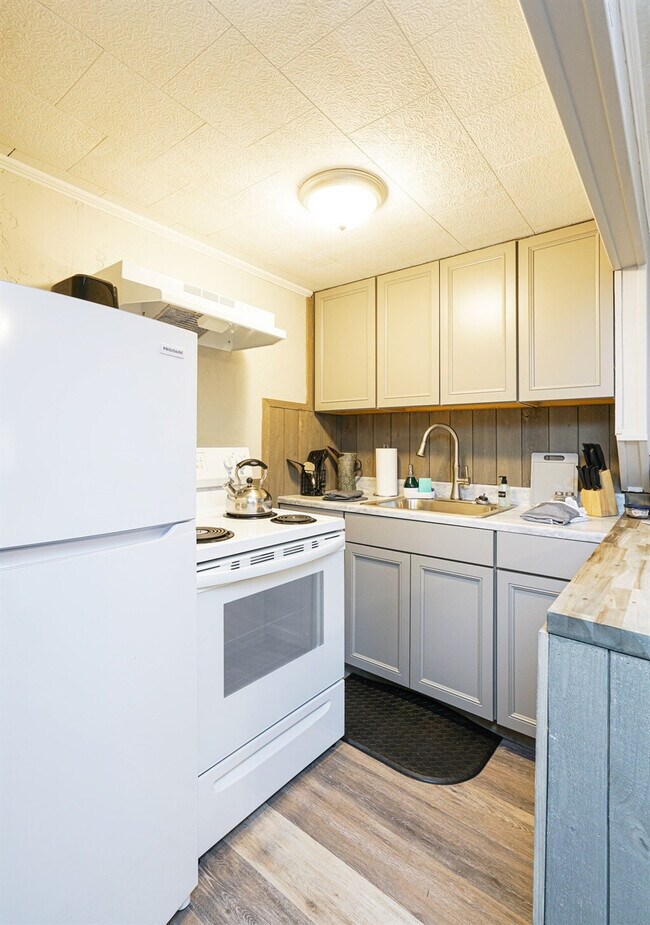 Building Photo - 72 Faulkner Rd