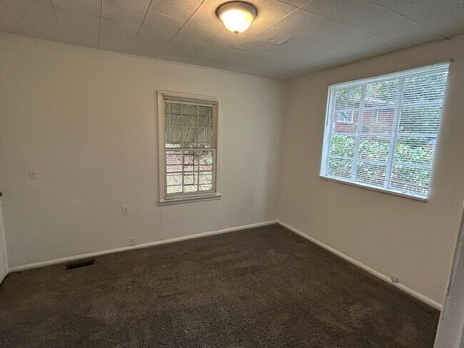 Building Photo - PRICE DROP! Quaint 2 Bedroom 1 Bath Home in Austell