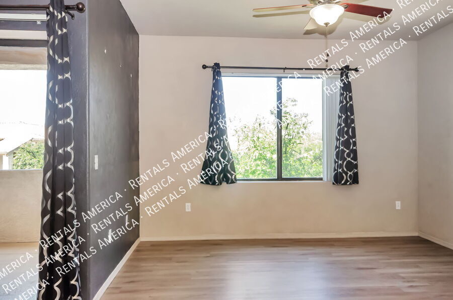 Building Photo - 2550 E River Rd