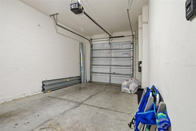 Building Photo - 10425 Red Carpet Ct