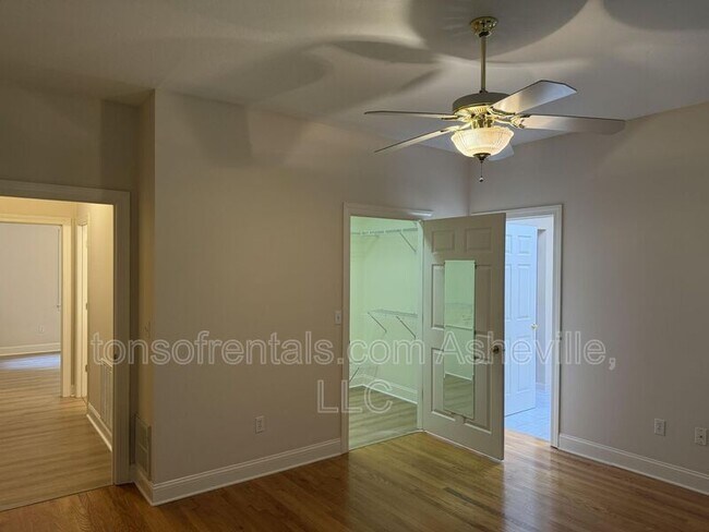 Building Photo - 6 Tiburon Pl