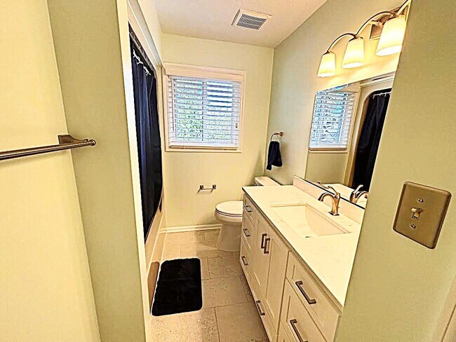 Building Photo - 5 The Corners