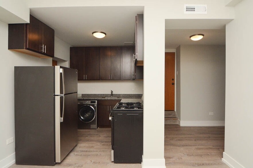 Building Photo - 1133 Maple Ave