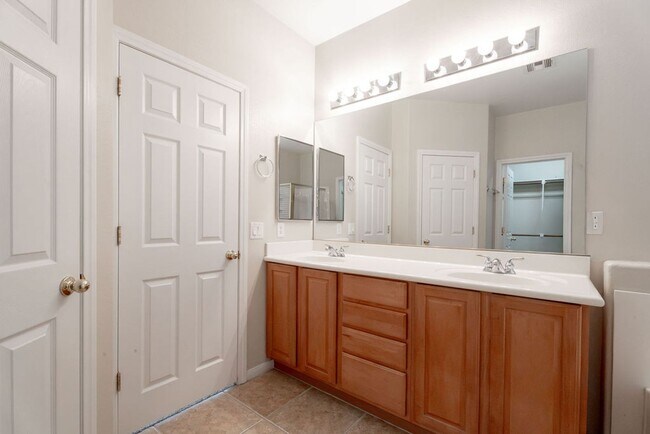 Building Photo - 4433 Weitzman Pl