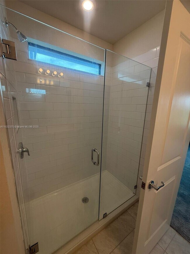 Building Photo - 3141 Tamarind Dr