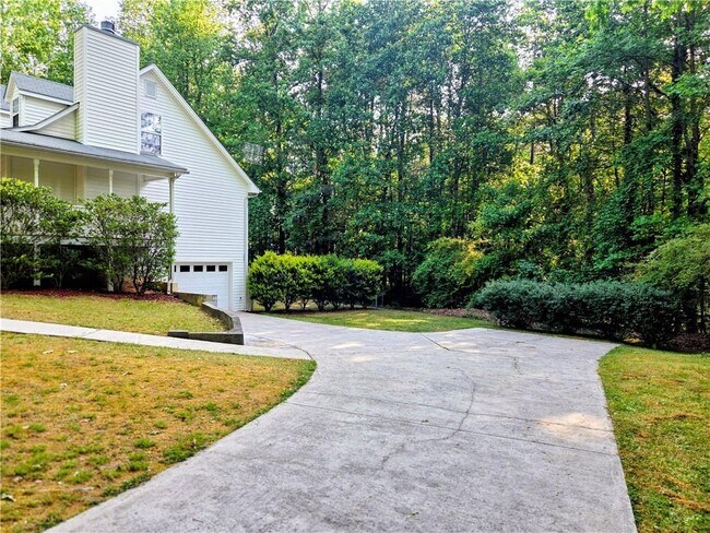 Building Photo - 3060 Glen Wallace Dr