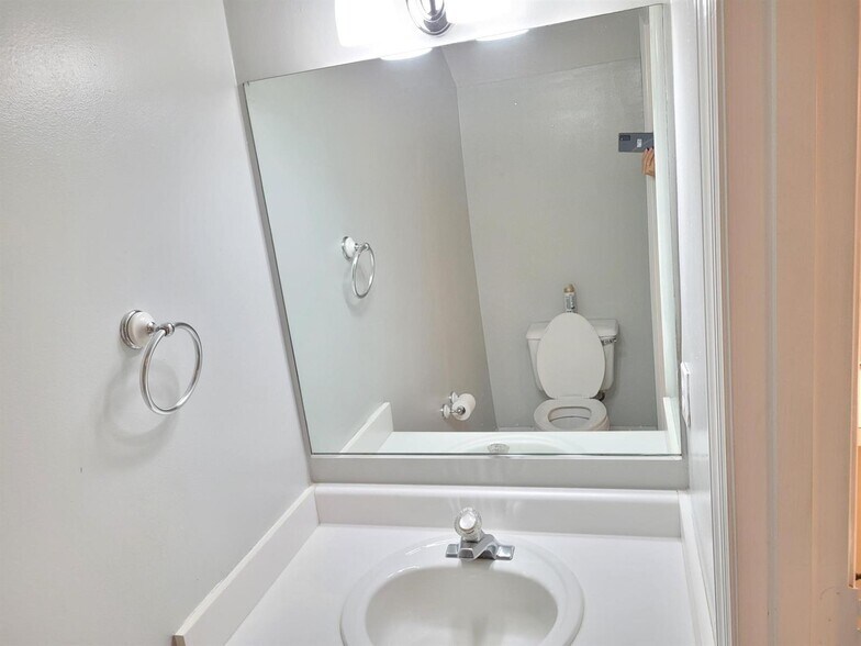Building Photo - 1412 Barcelona Way