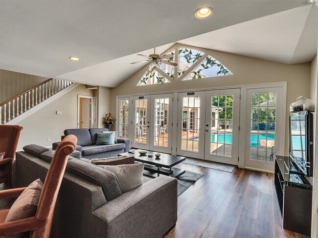 Building Photo - 8402 Matthews Ln