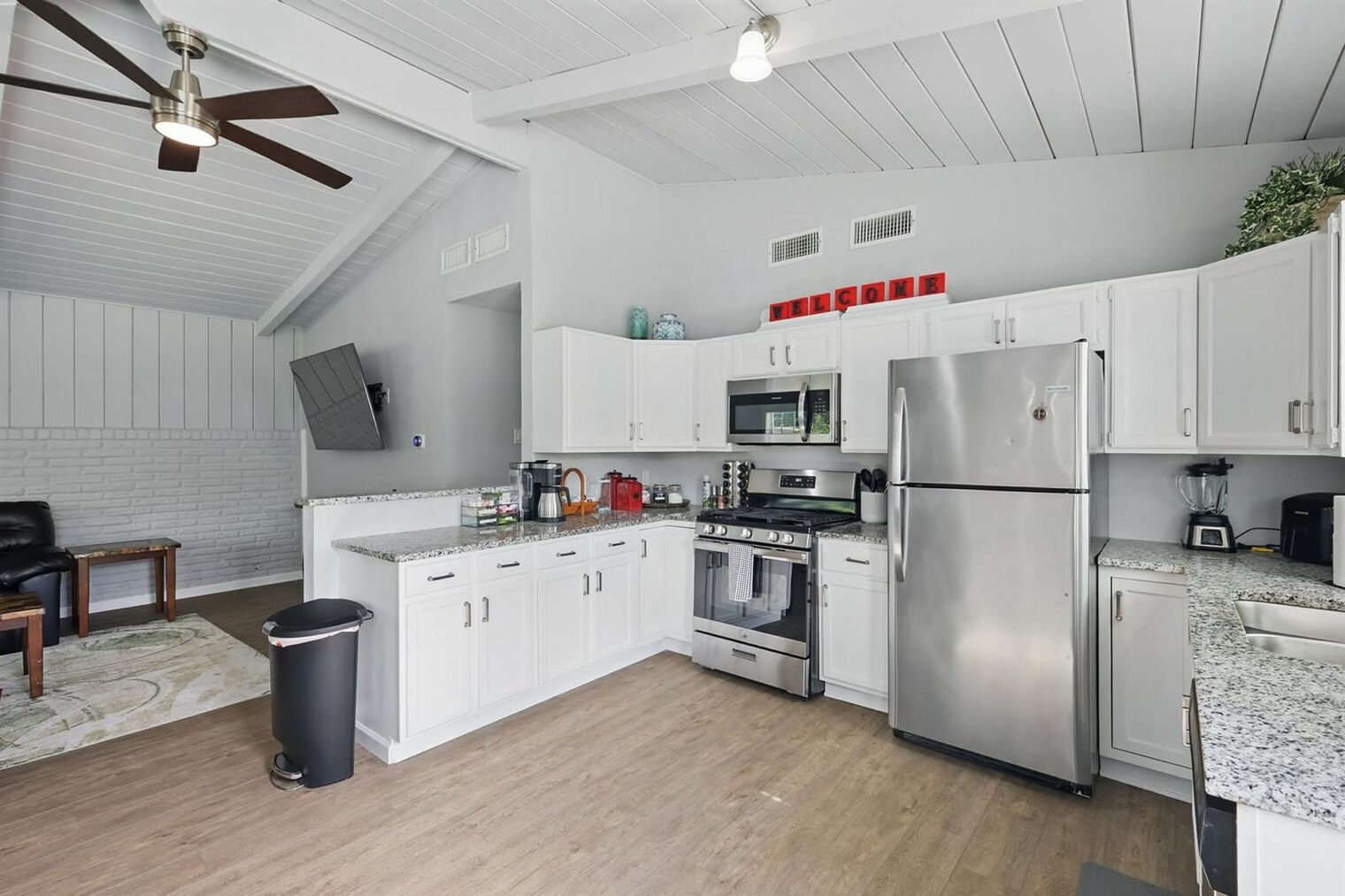 Building Photo - 743 Greenhaven Dr