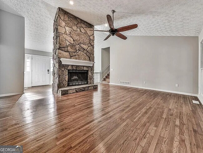 Building Photo - 2189 Chartwell Dr