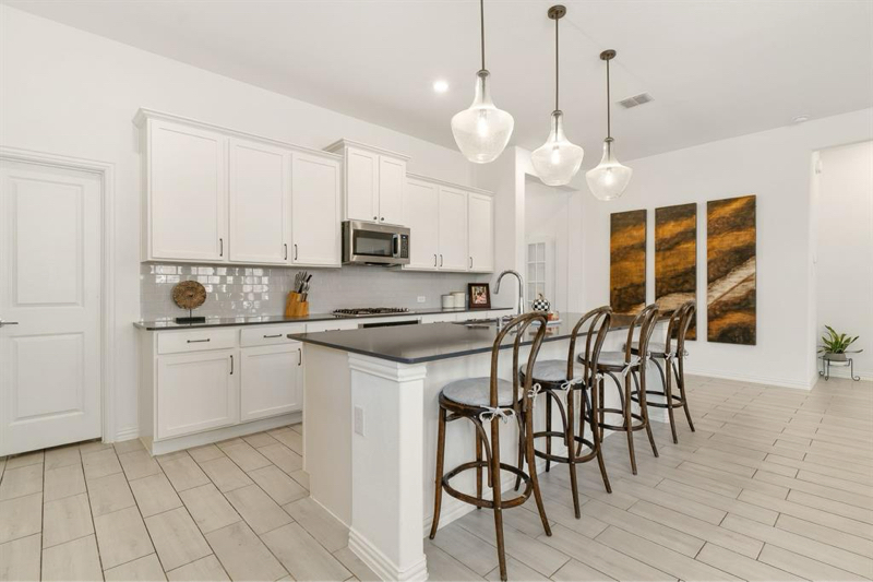 Building Photo - 905 Rosebay Dr
