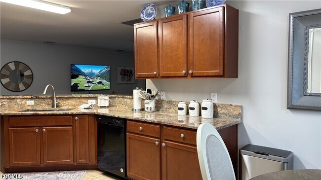 Building Photo - 157 Shadow Lakes Dr