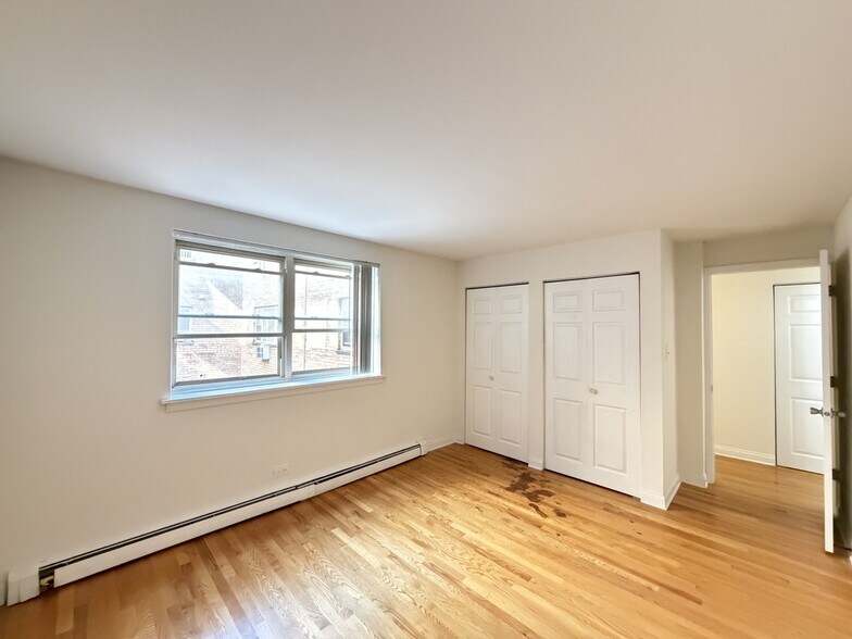 Building Photo - 3710 N Pine Grove Ave