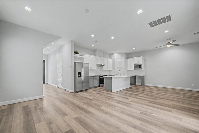 Building Photo - 911 W 35th St