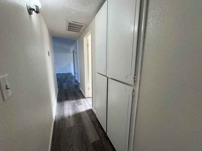 Building Photo - Three Bed, Two Bath Home In North Stockton