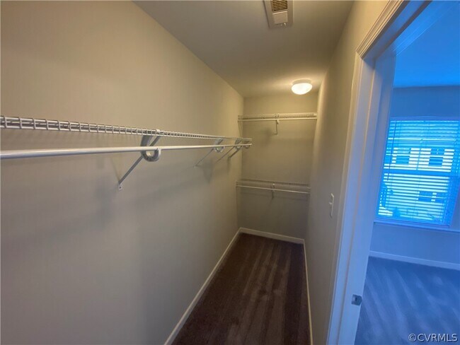 Building Photo - 8040 Rutland Village Dr