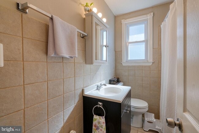 Building Photo - 32 Bonsall Ave