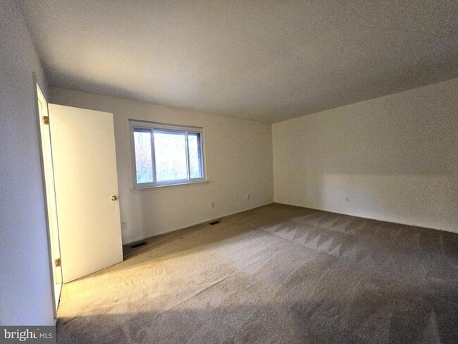 Building Photo - 1005 Worthington Dr