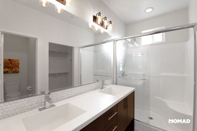 Building Photo - Luxury Townhome in Solaire/Old Creek Ranch...