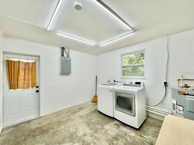 Building Photo - 10932 104th Ave