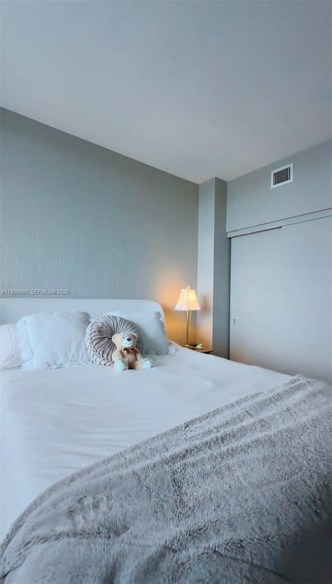 Building Photo - 16385 Biscayne Blvd